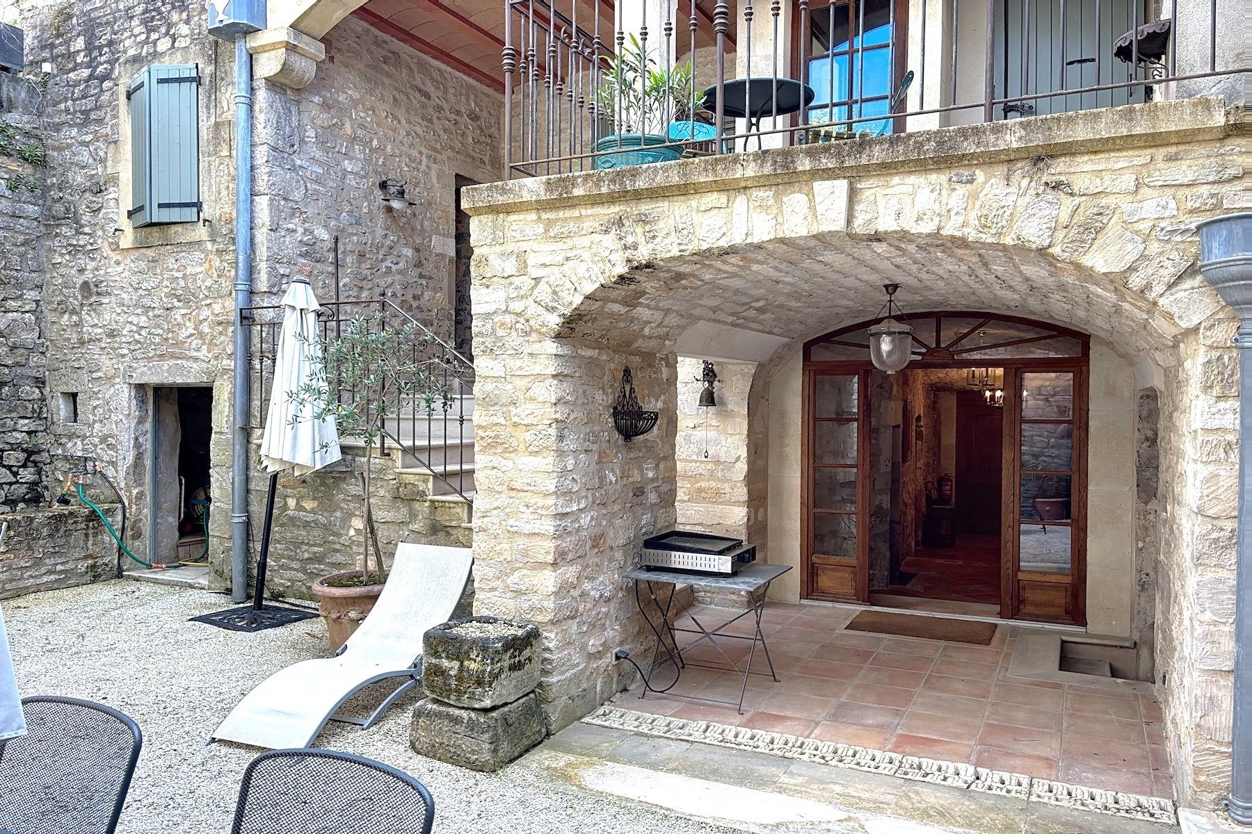 luxury house 8 Rooms for sale on BARJAC (30430)