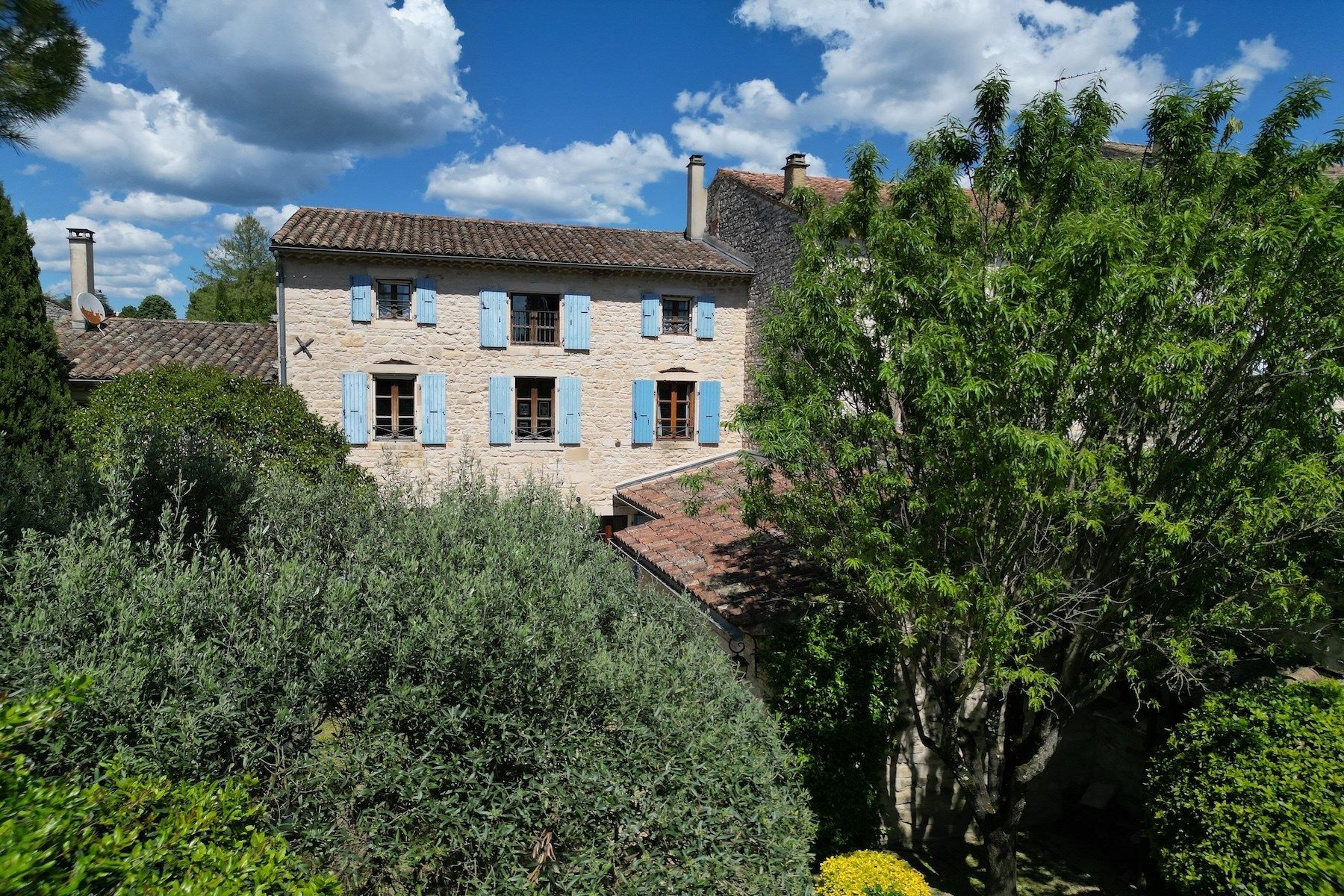 luxury house 8 Rooms for sale on BARJAC (30430)