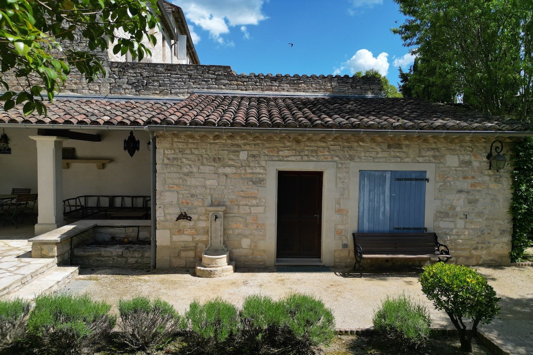 luxury house 8 Rooms for sale on BARJAC (30430)