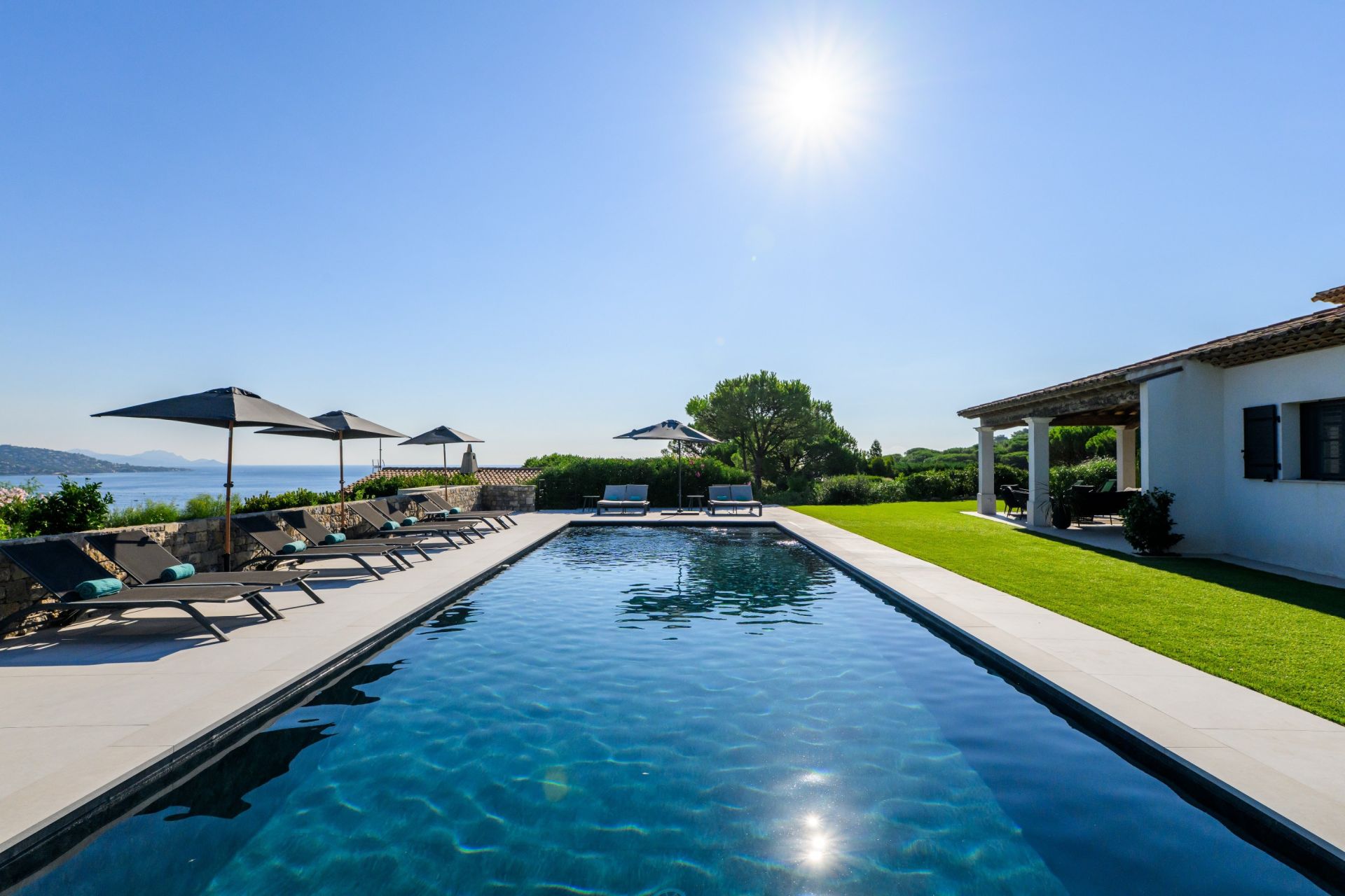 contemporary house 12 Rooms for sale on STE MAXIME (83120)