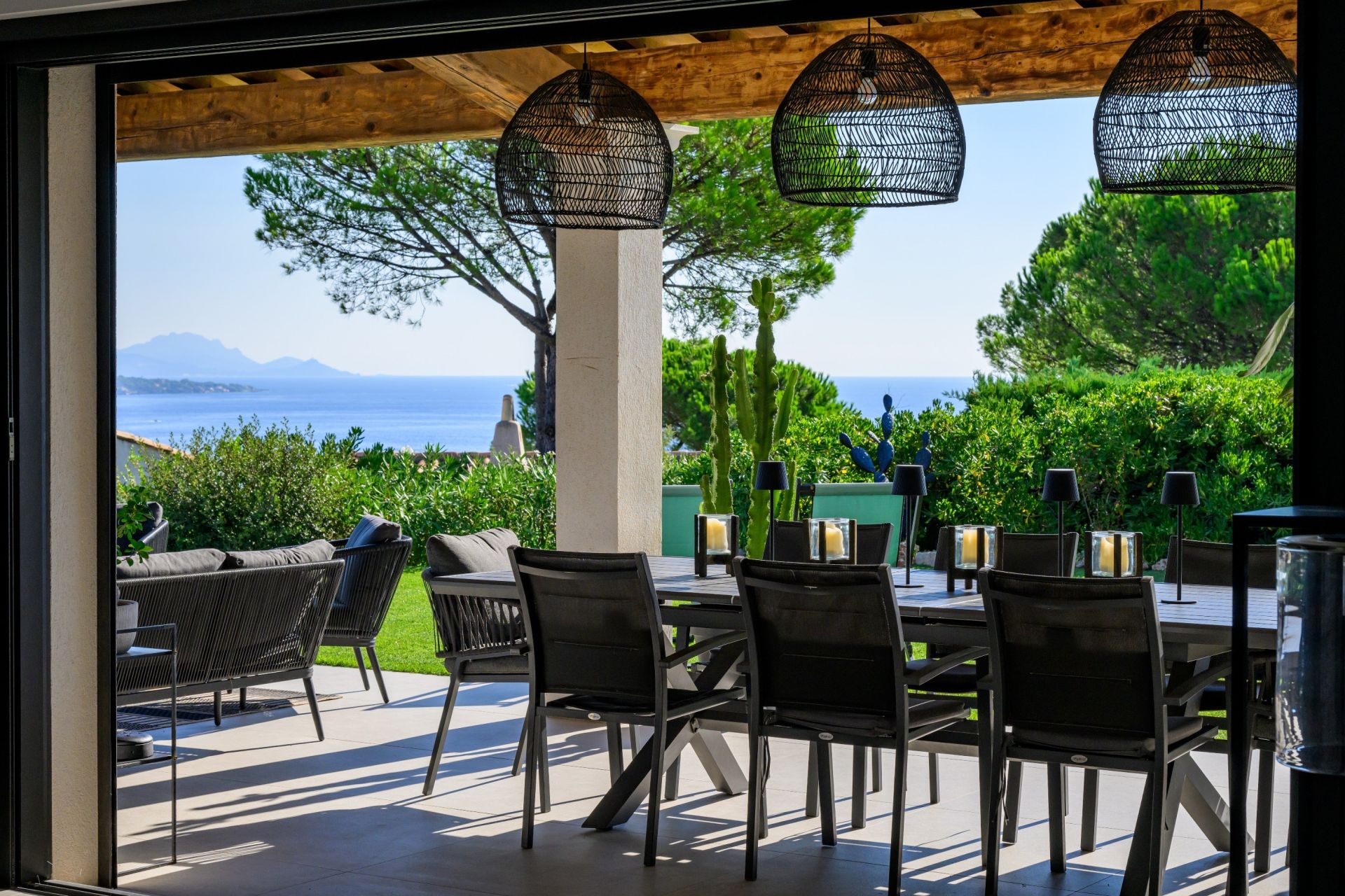 contemporary house 12 Rooms for sale on STE MAXIME (83120)