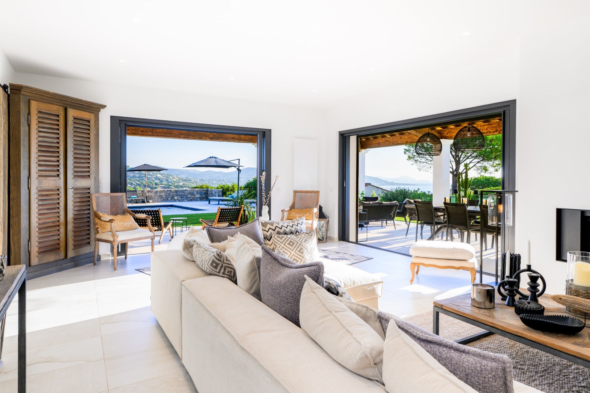 contemporary house 12 Rooms for sale on STE MAXIME (83120)