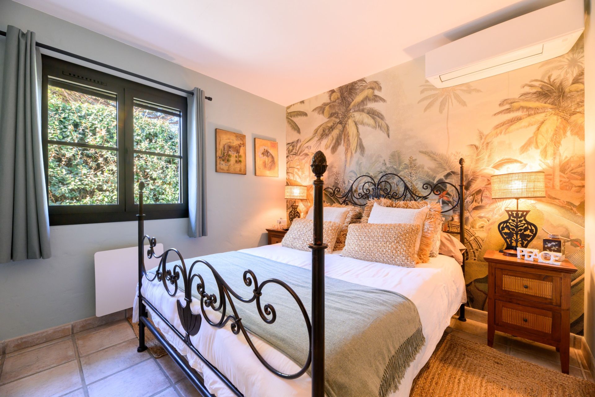 contemporary house 12 Rooms for sale on STE MAXIME (83120)