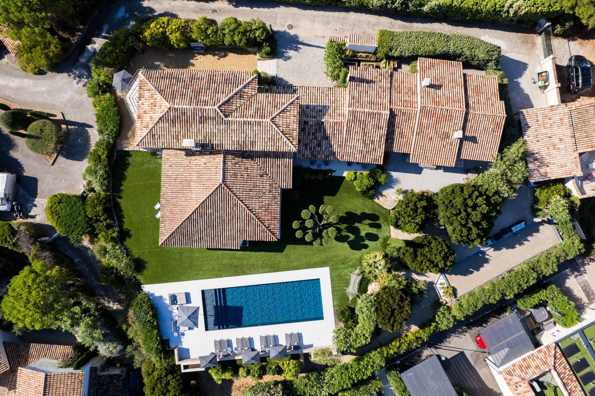 contemporary house 12 Rooms for sale on STE MAXIME (83120)