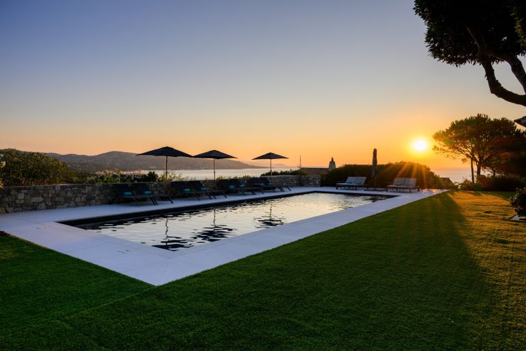 contemporary house 12 Rooms for sale on STE MAXIME (83120)