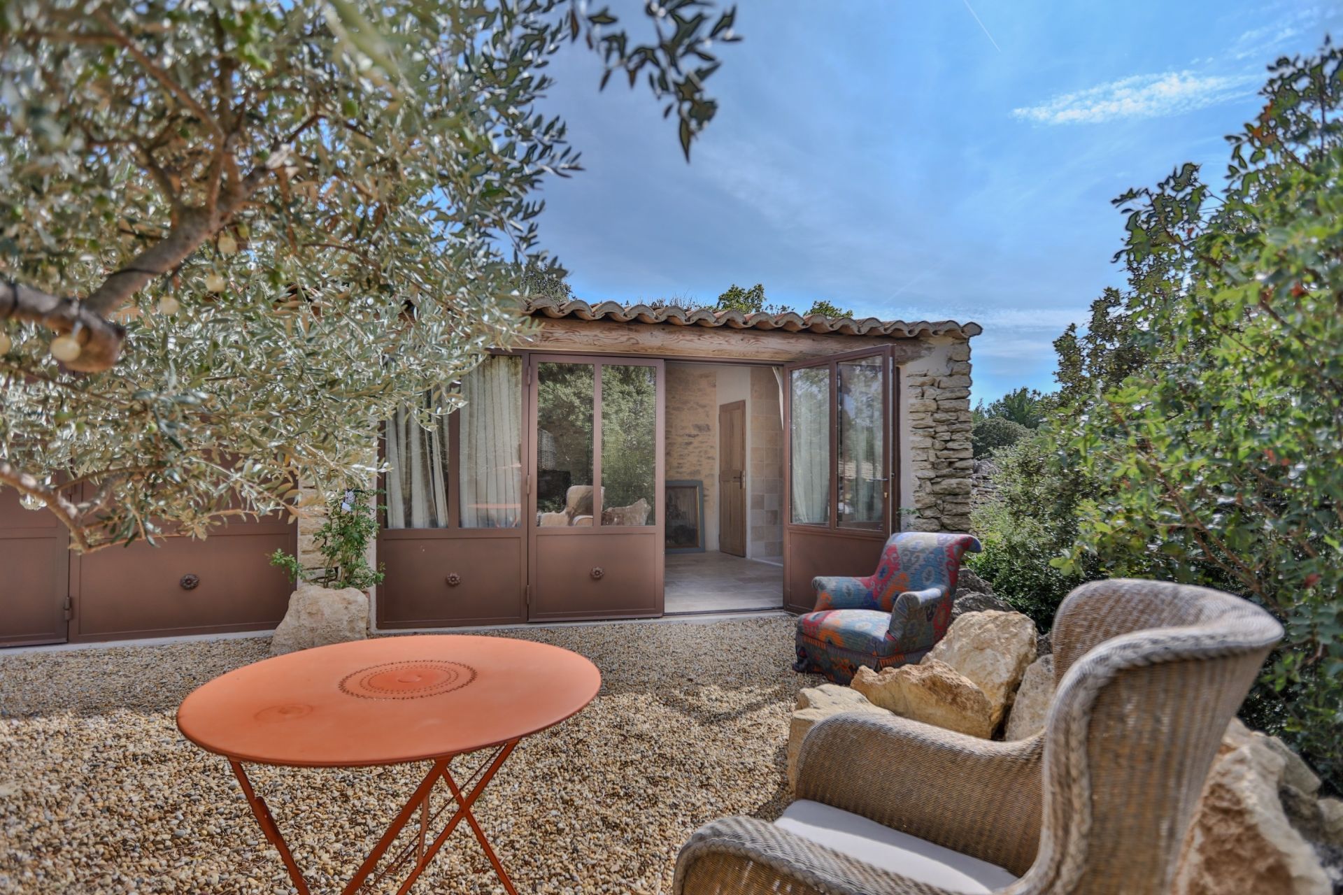 luxury house 5 Rooms for sale on GORDES (84220)