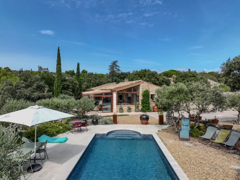 luxury house 5 Rooms for sale on GORDES (84220)