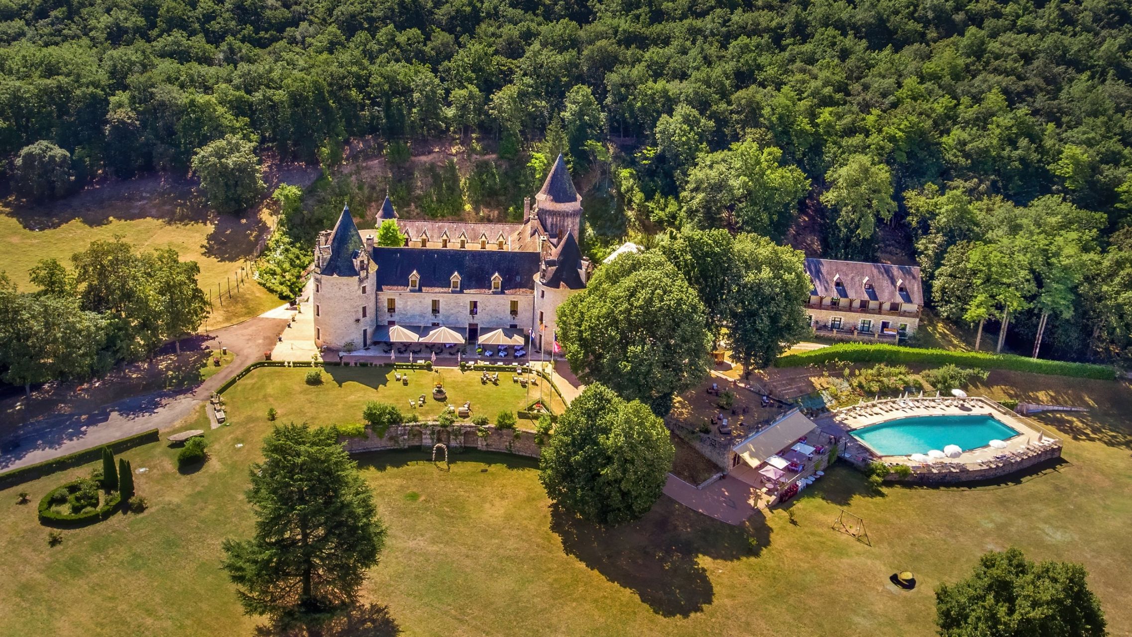 castle 50 Rooms for sale on MONTIGNAC (24290)