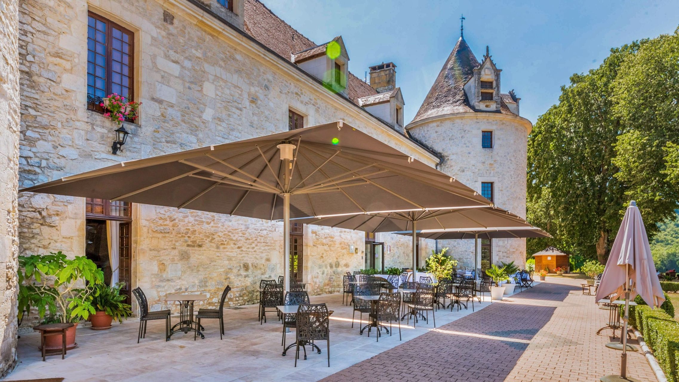 castle 50 Rooms for sale on MONTIGNAC (24290)