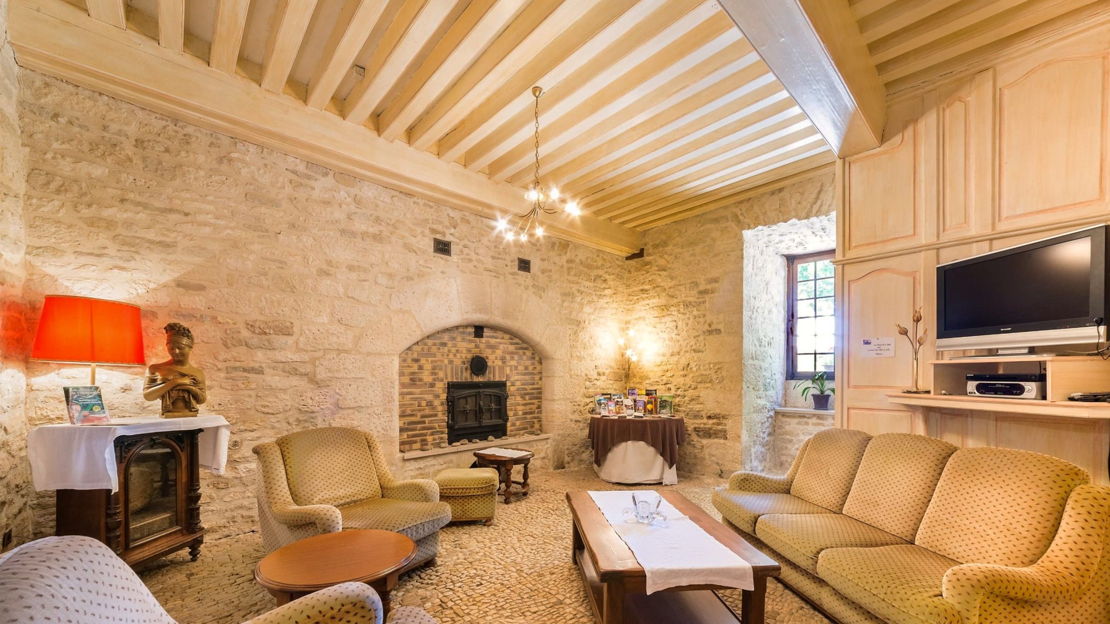 castle 50 Rooms for sale on MONTIGNAC (24290)