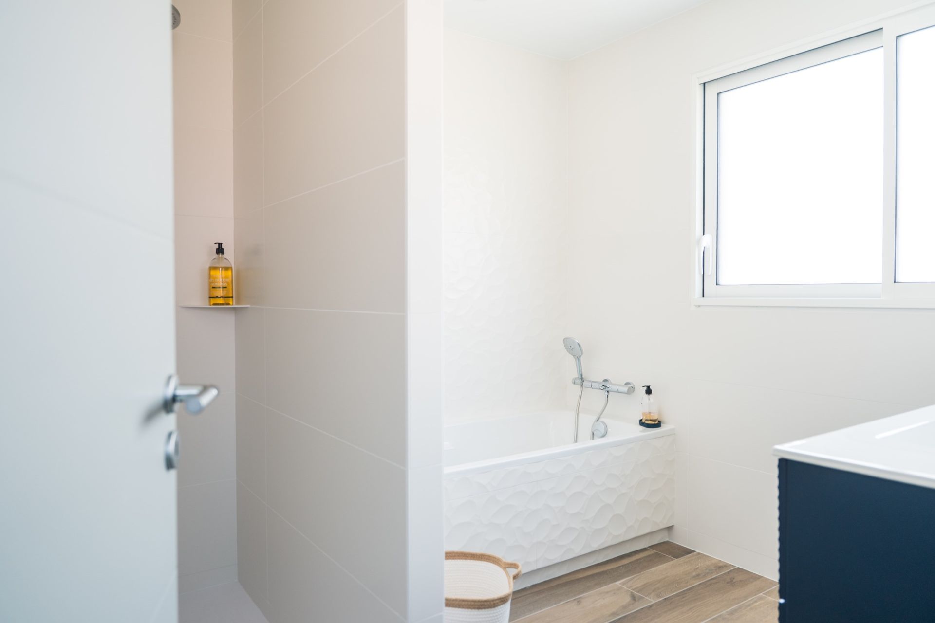 luxury house 6 Rooms for sale on VAUX SUR MER (17640)