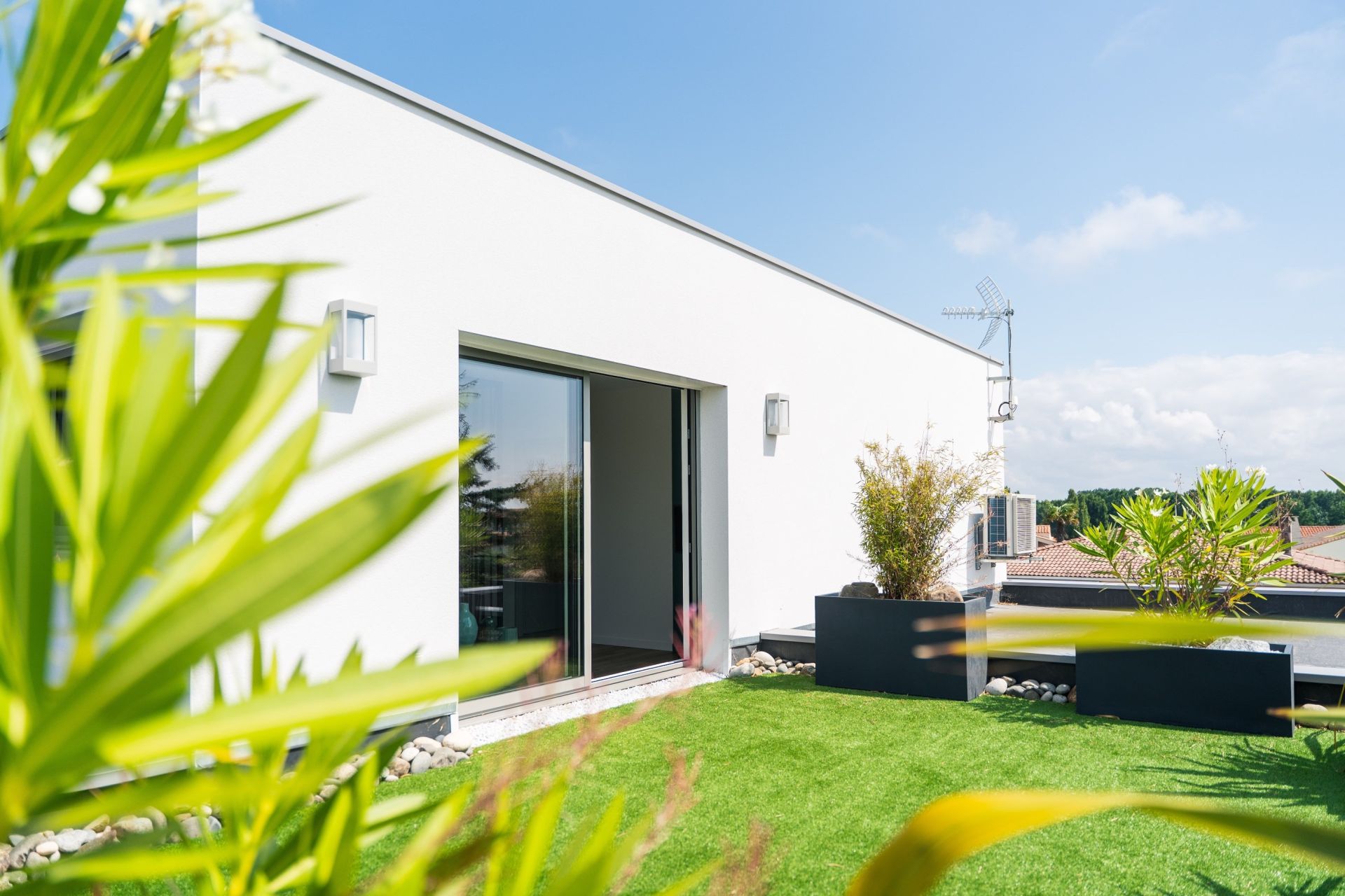 luxury house 6 Rooms for sale on VAUX SUR MER (17640)