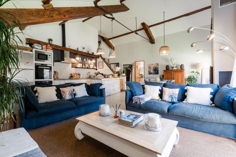 luxury house 5 Rooms for sale on NARBONNE (11100)