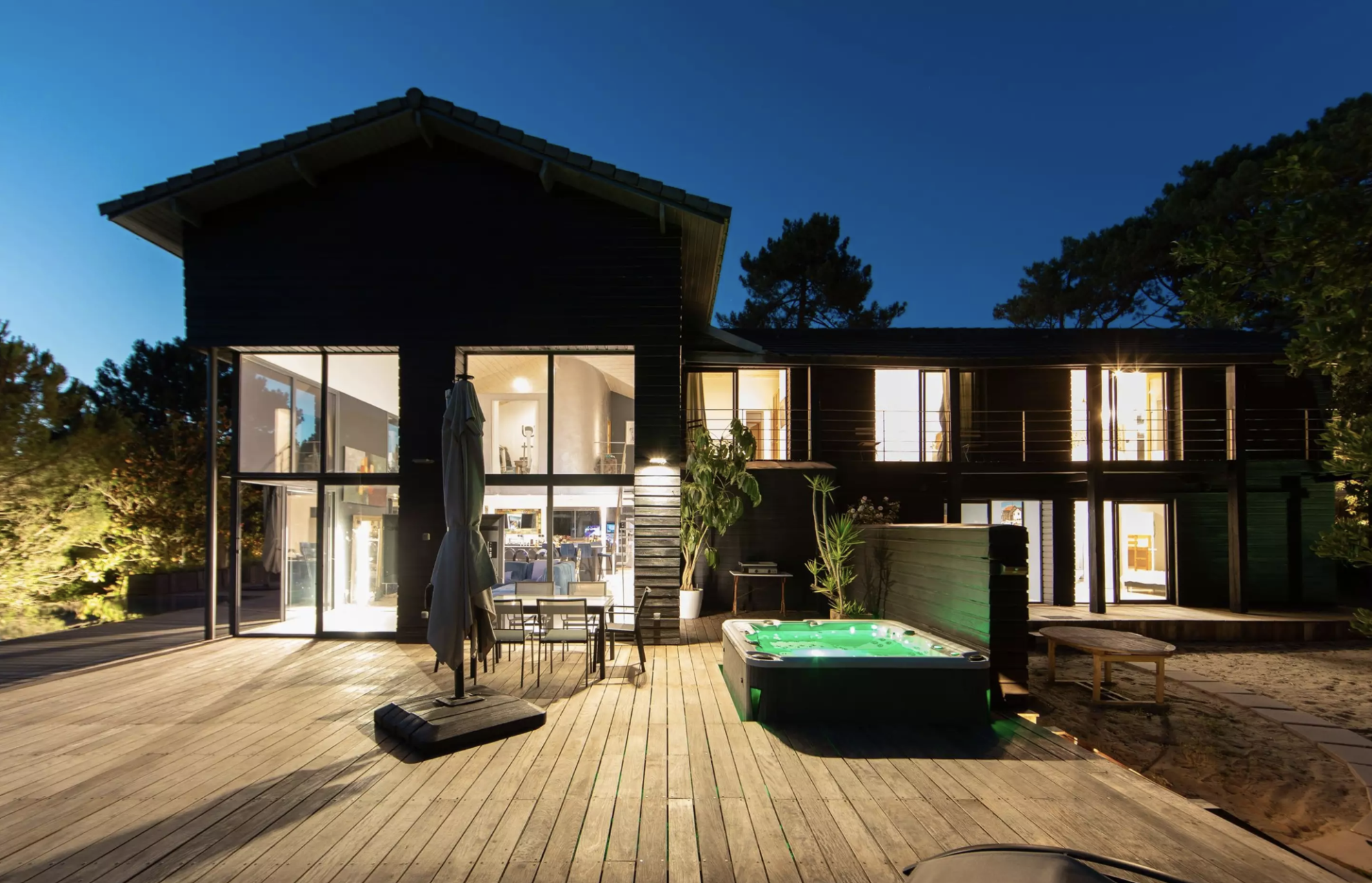 luxury house 7 Rooms for sale on CAP FERRET (33970)