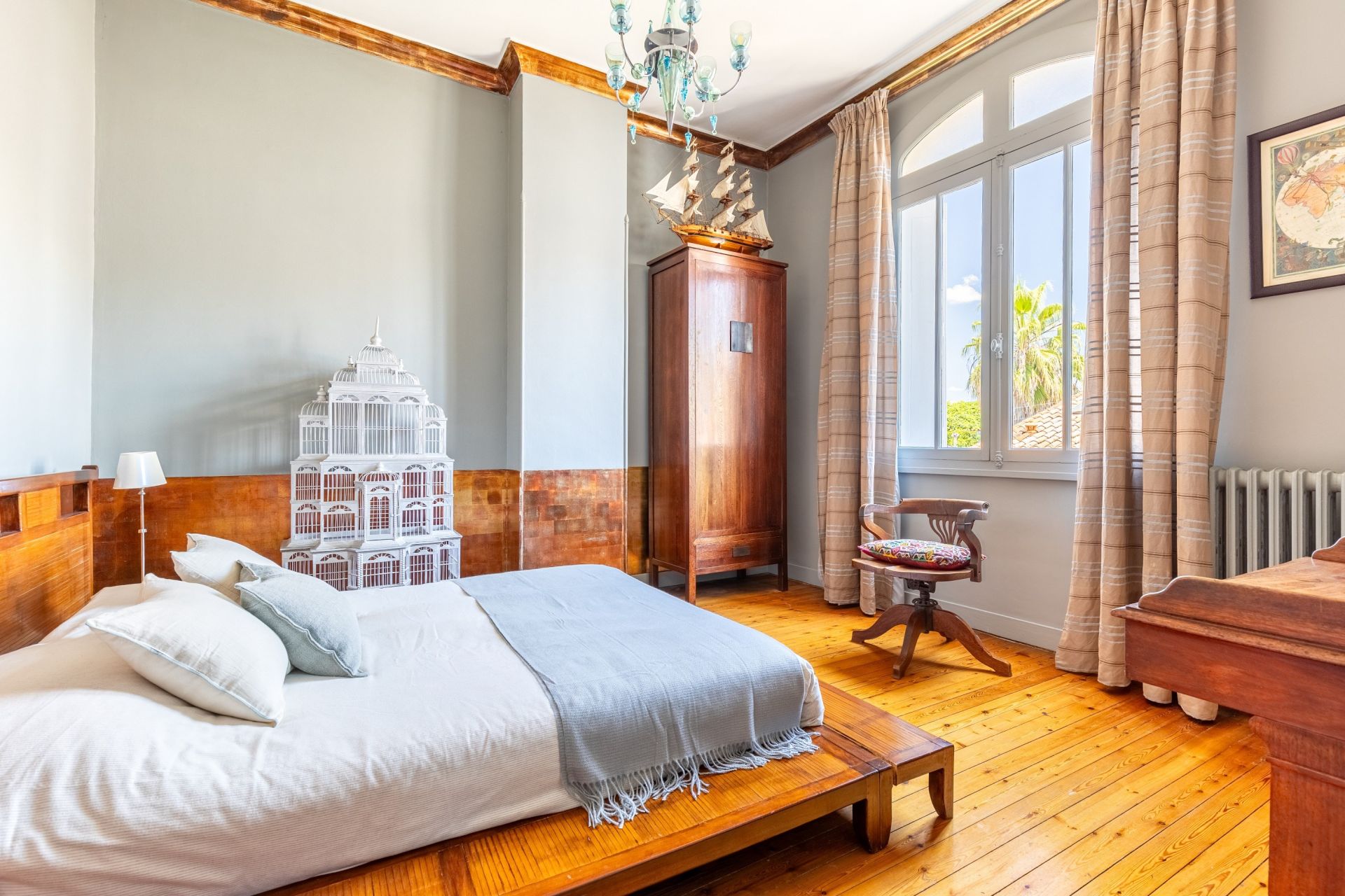 luxury house 8 Rooms for sale on BORDEAUX (33000)