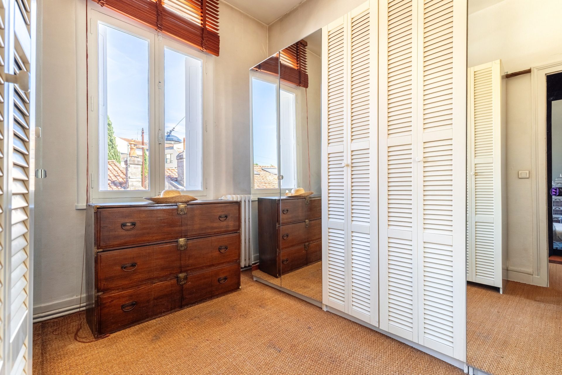 luxury house 8 Rooms for sale on BORDEAUX (33000)