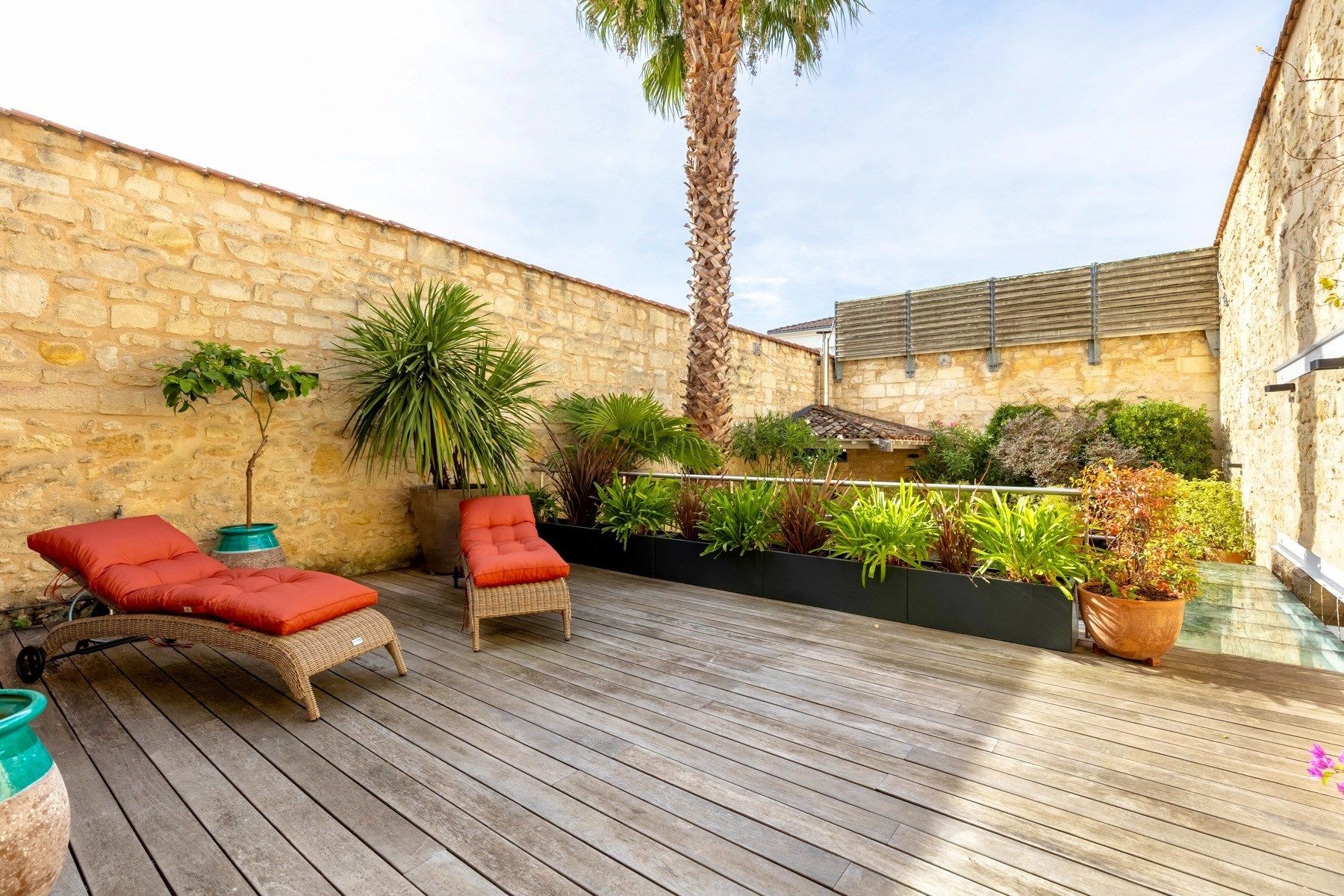 luxury apartment 8 Rooms for sale on BORDEAUX (33000)