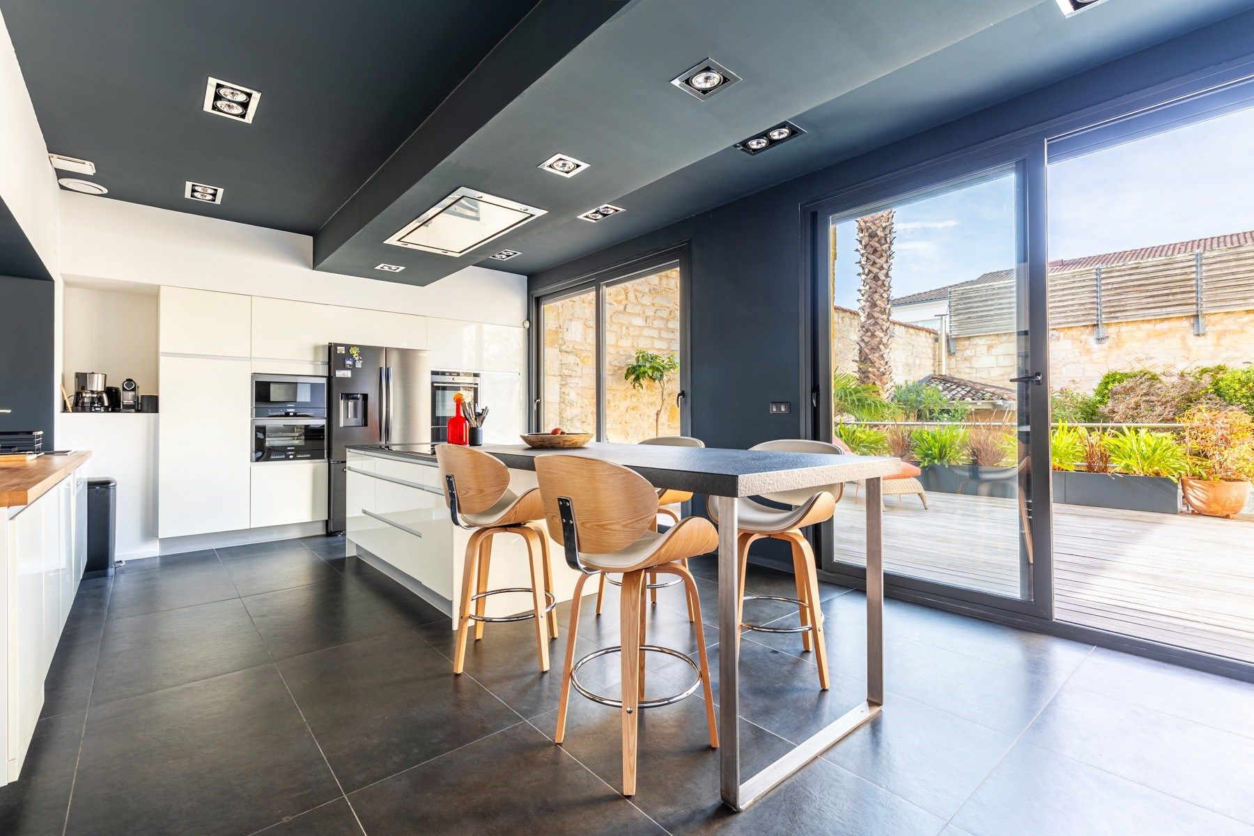 luxury apartment 8 Rooms for sale on BORDEAUX (33000)