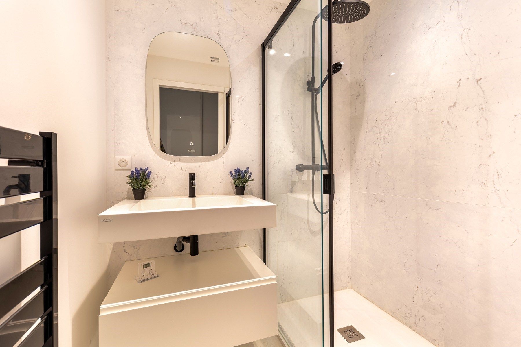 luxury apartment 8 Rooms for sale on BORDEAUX (33000)