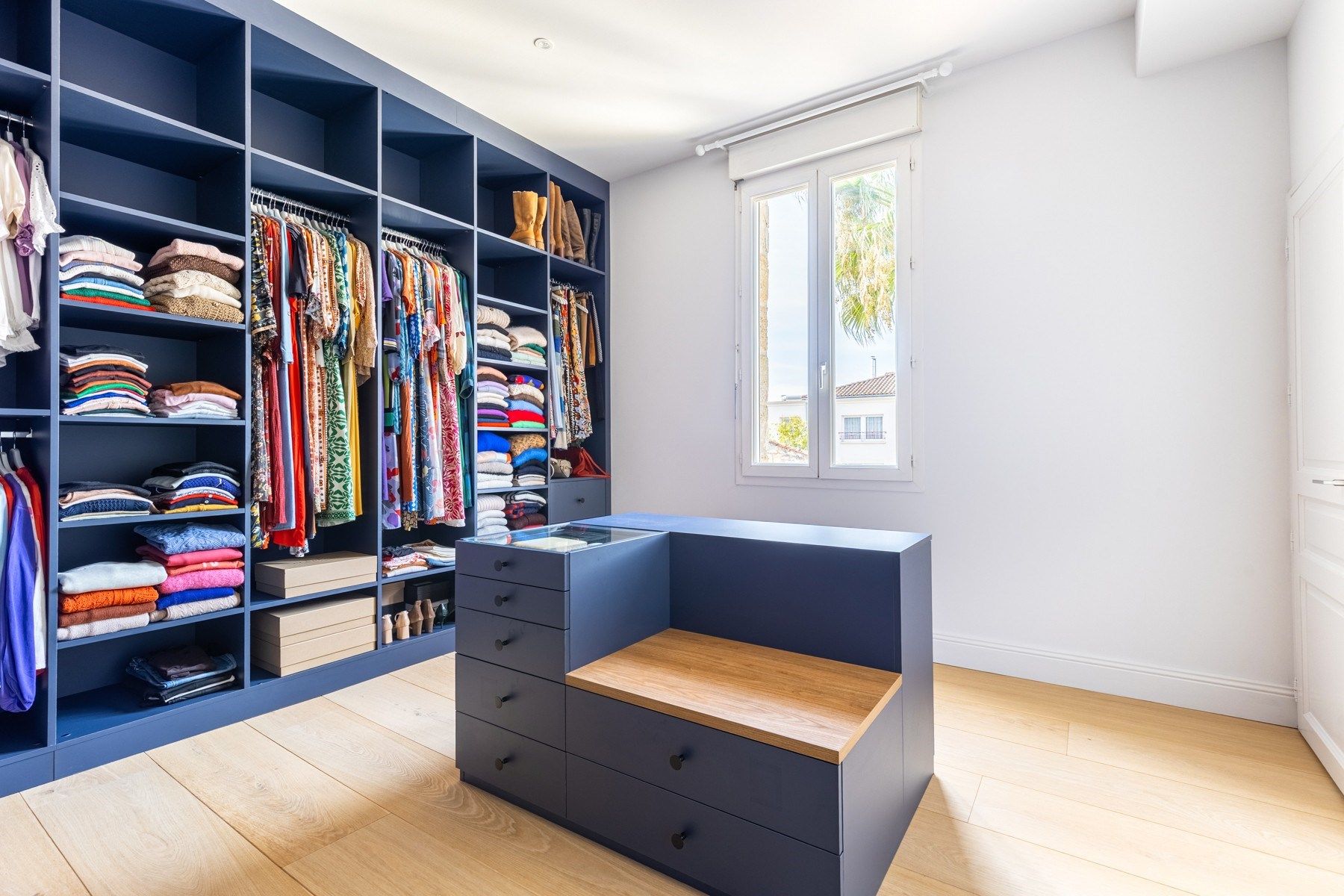 luxury apartment 8 Rooms for sale on BORDEAUX (33000)