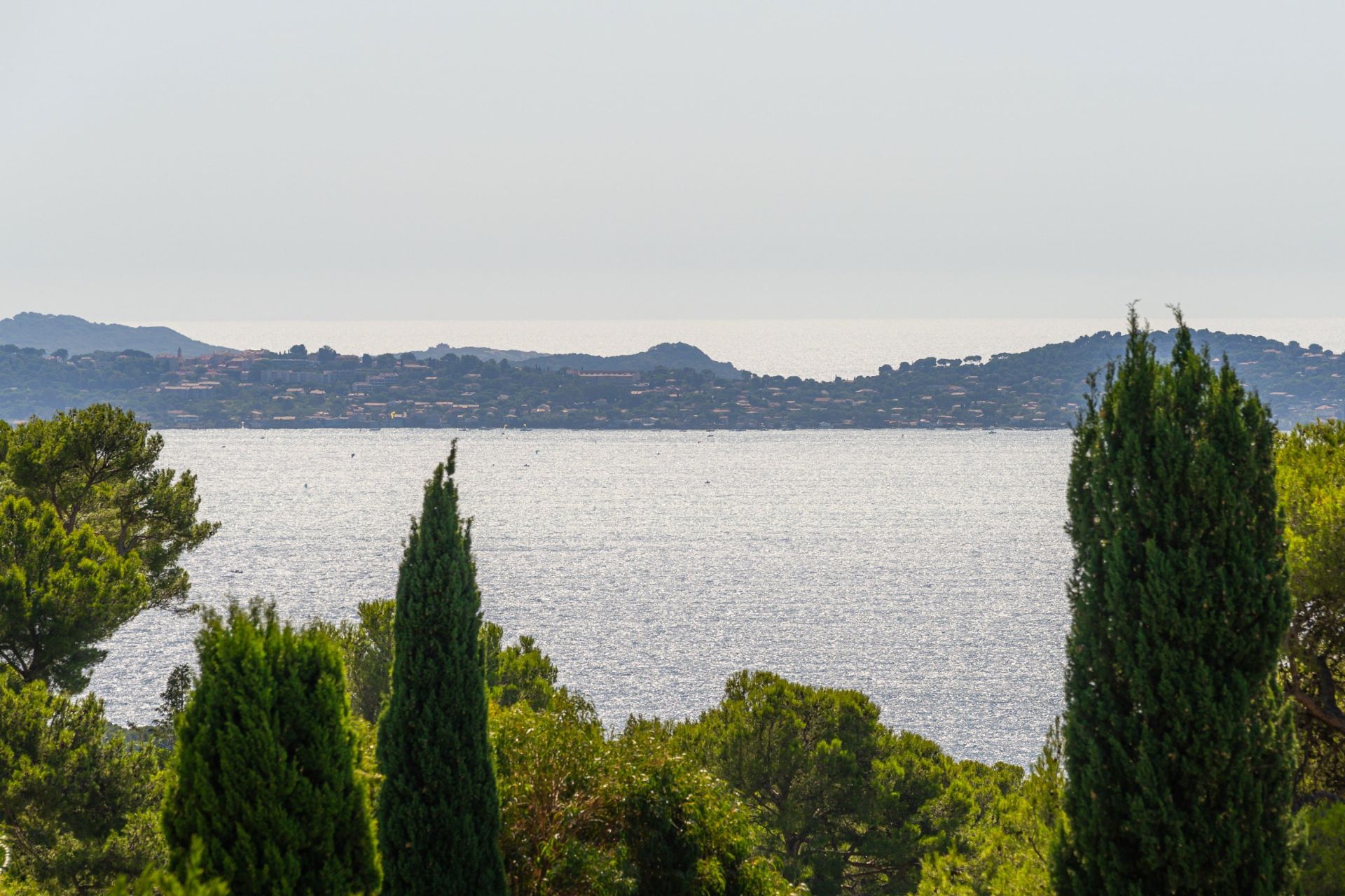 luxury house 6 Rooms for sale on CARQUEIRANNE (83320)