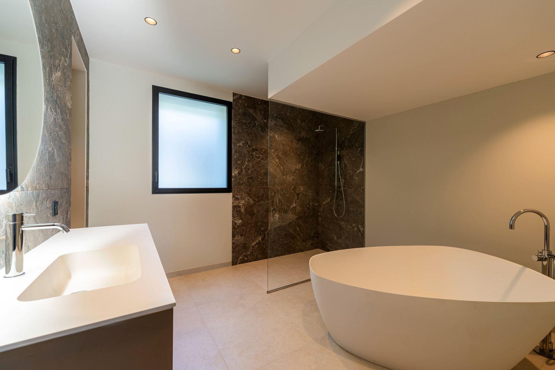 luxury house 6 Rooms for sale on CARQUEIRANNE (83320)