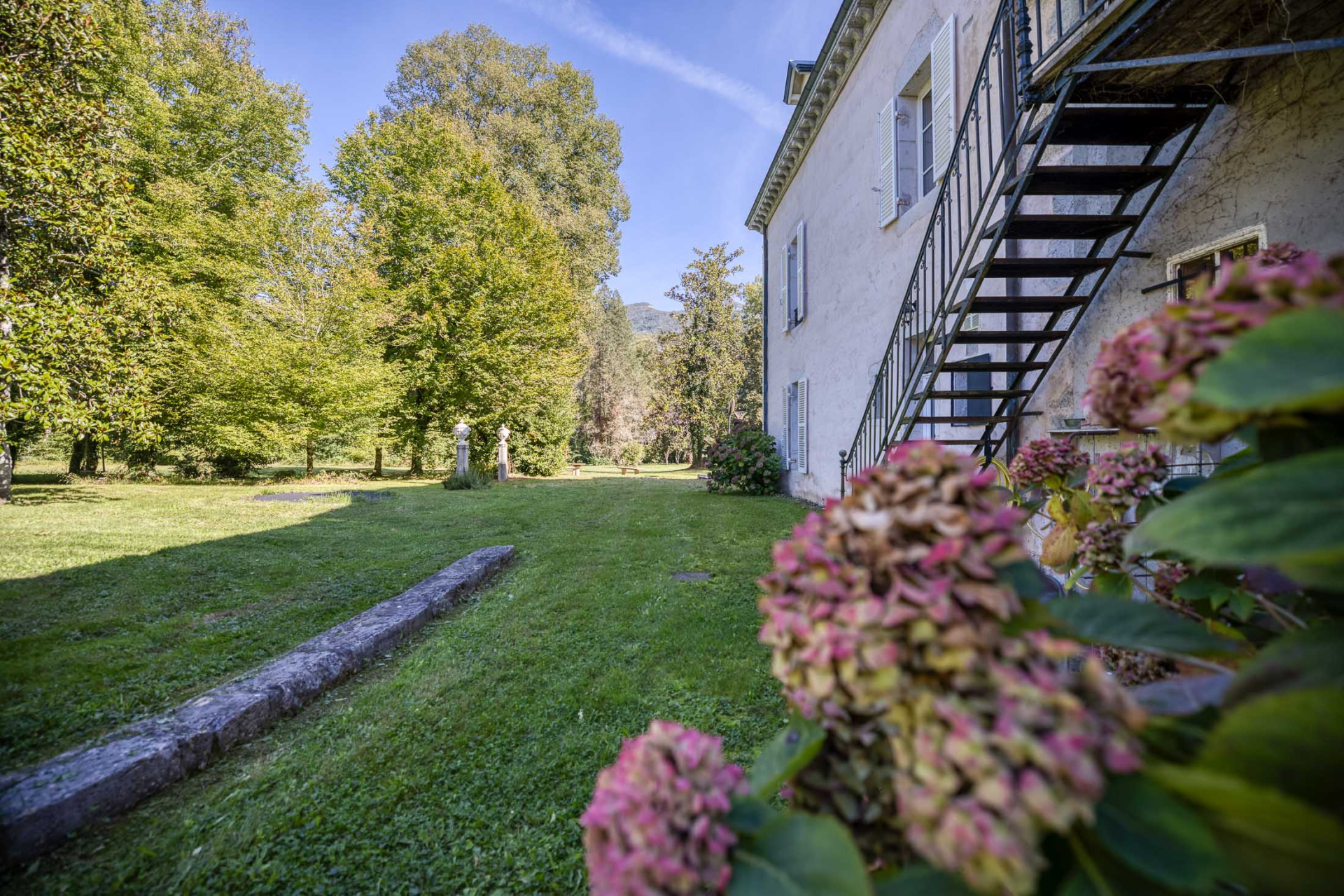 luxury house 15 Rooms for sale on CHANAZ (73310)