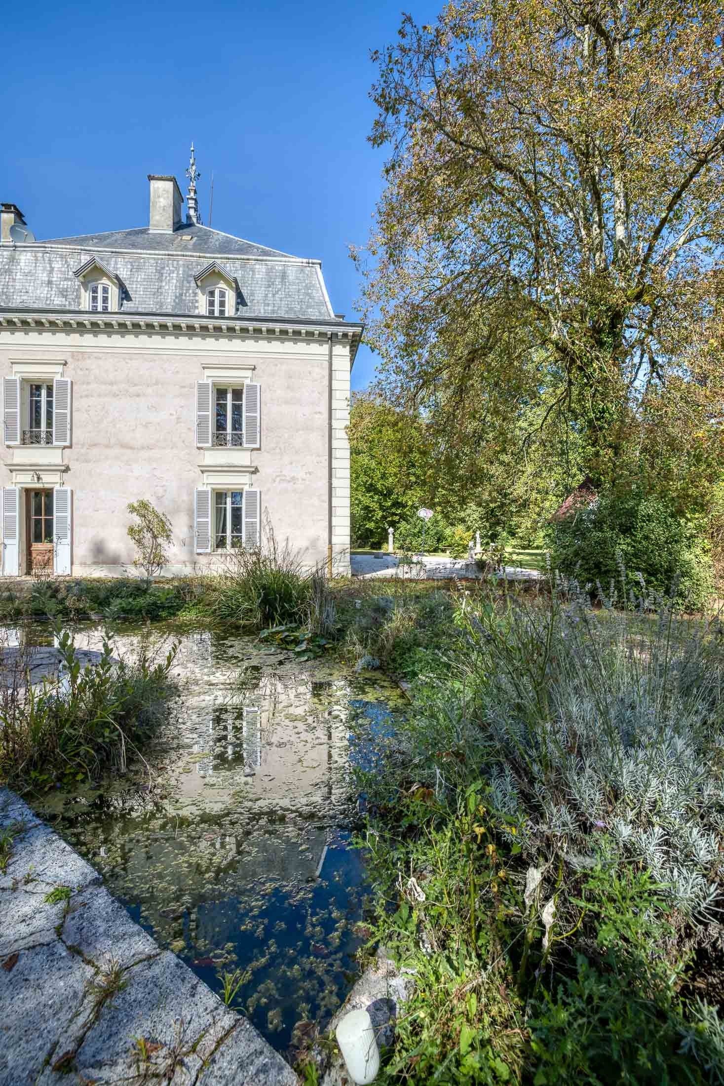 luxury house 15 Rooms for sale on CHANAZ (73310)