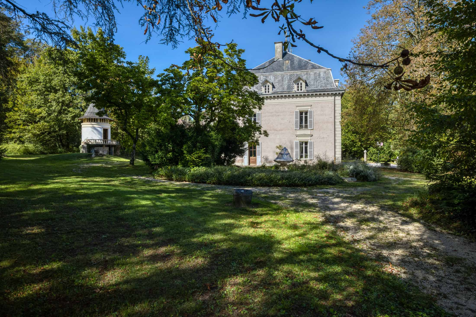 luxury house 15 Rooms for sale on CHANAZ (73310)