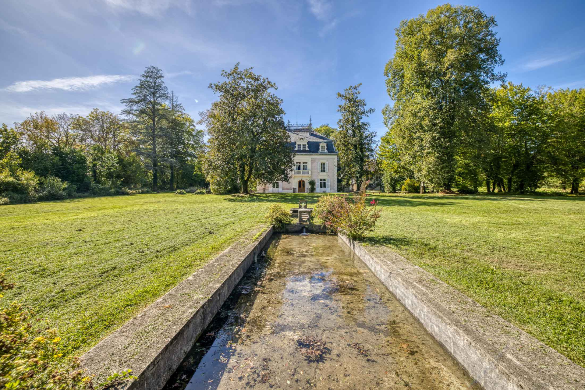 luxury house 15 Rooms for sale on CHANAZ (73310)