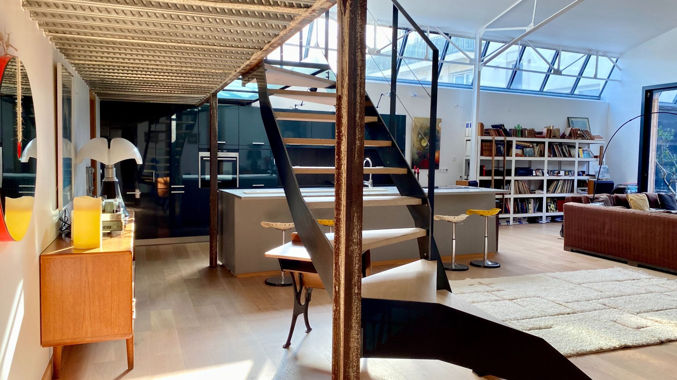 luxury apartment 5 Rooms for sale on VANNES (56000)