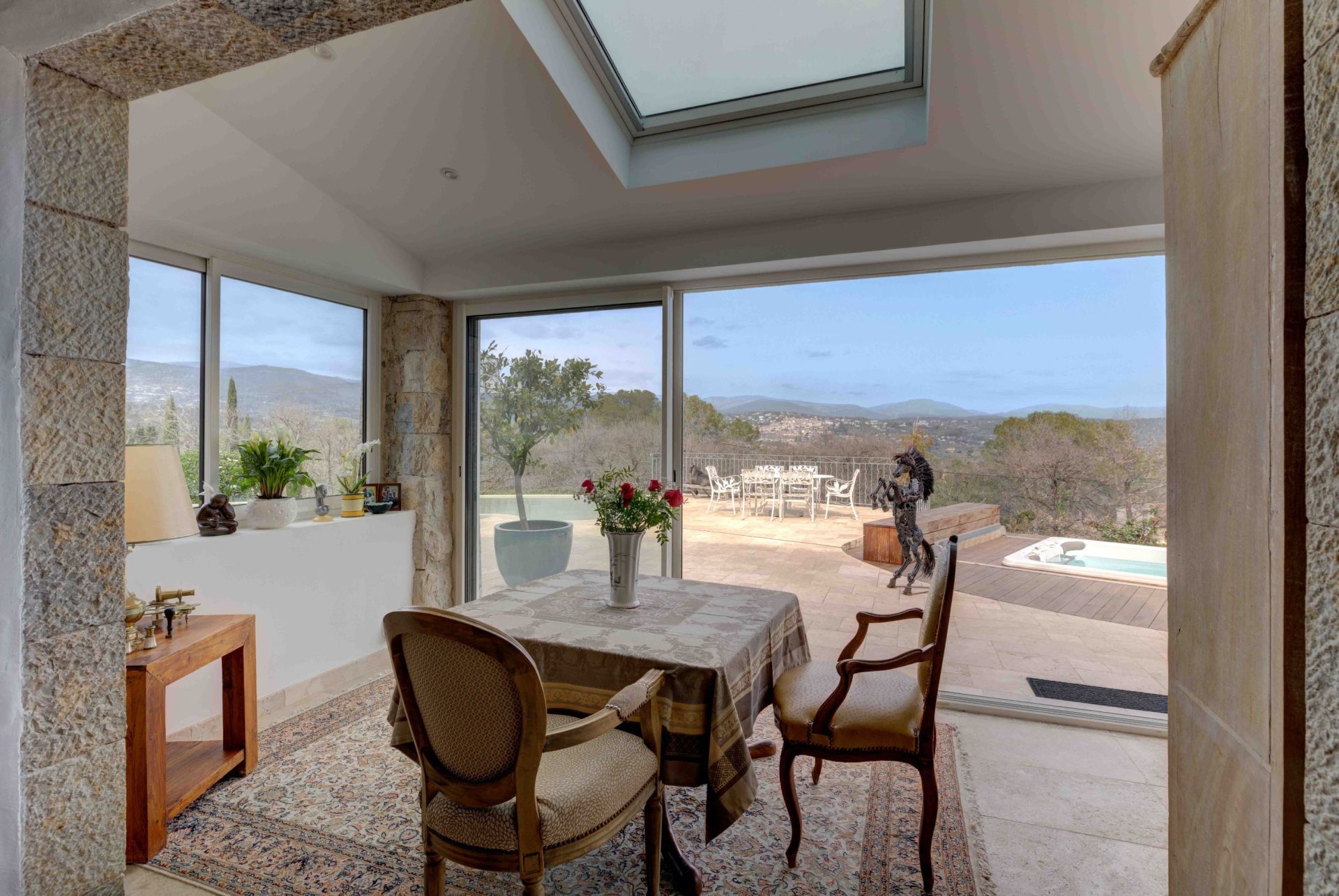 luxury villa 6 Rooms for sale on FAYENCE (83440)