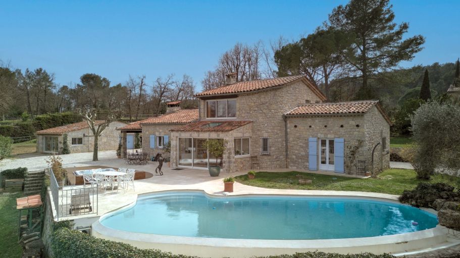 luxury villa 6 Rooms for sale on FAYENCE (83440)