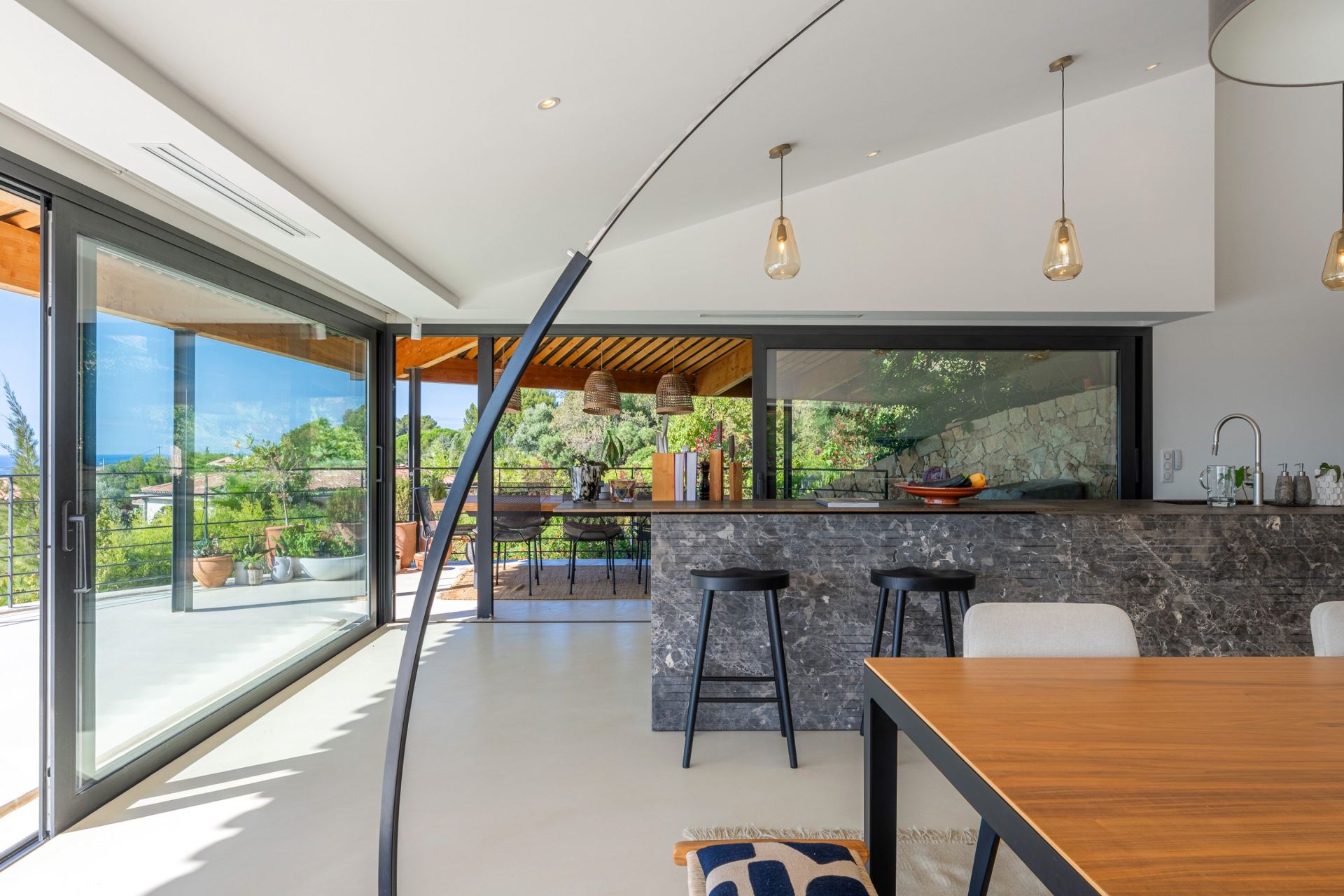 luxury house 6 Rooms for sale on OLLIOULES (83190)