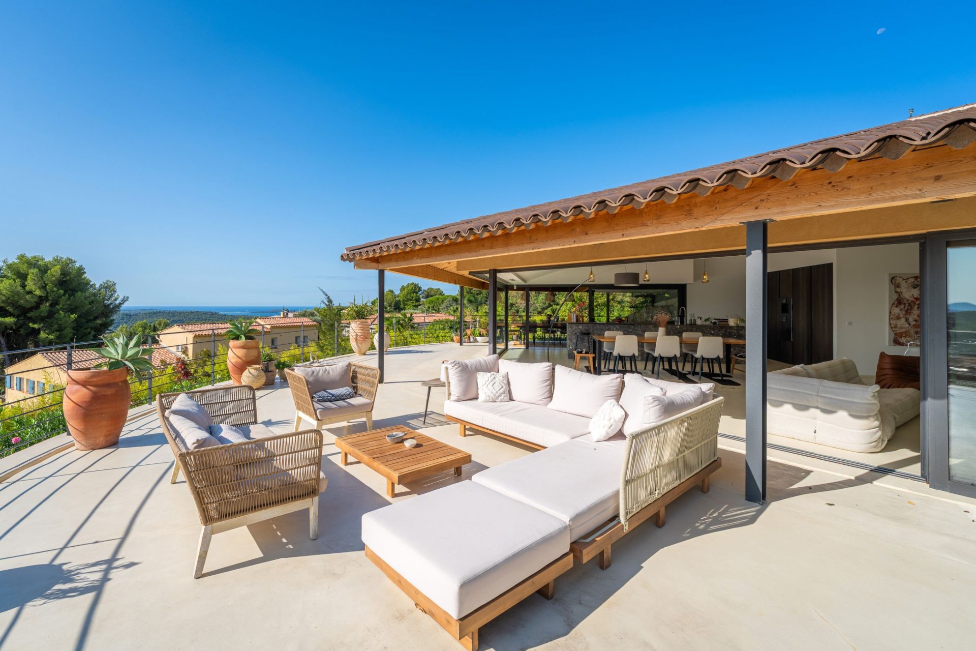 luxury house 6 Rooms for sale on OLLIOULES (83190)