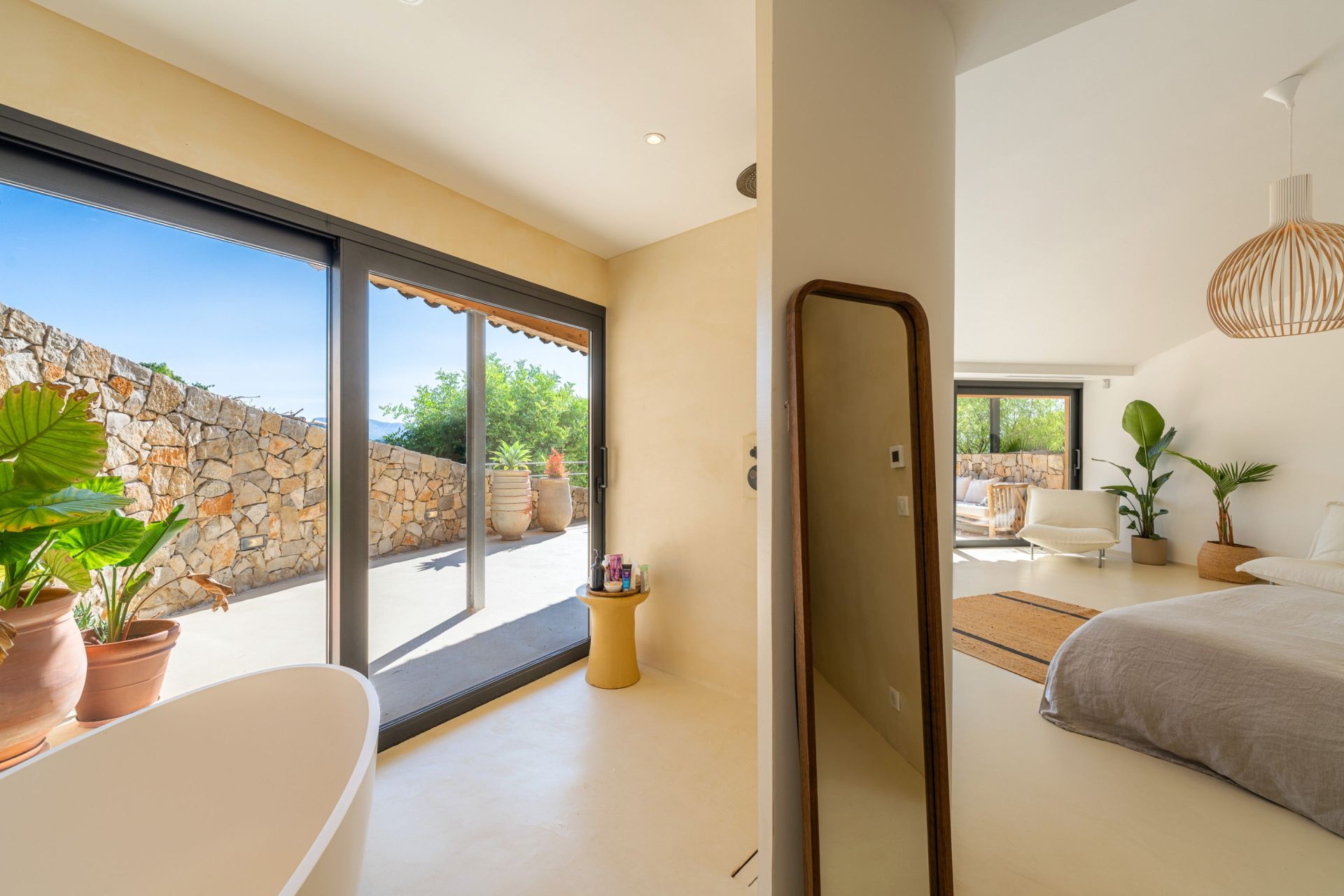 luxury house 6 Rooms for sale on OLLIOULES (83190)