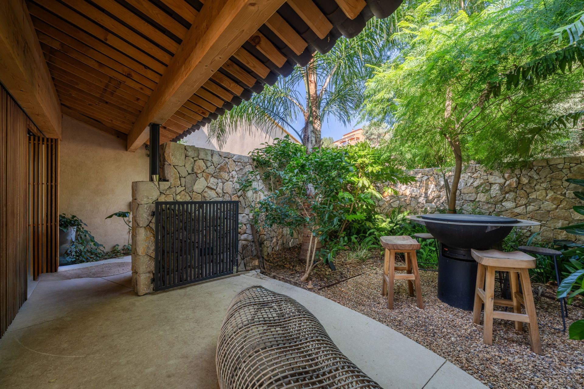 luxury house 6 Rooms for sale on OLLIOULES (83190)