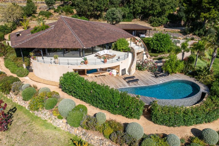 luxury house 6 Rooms for sale on OLLIOULES (83190)