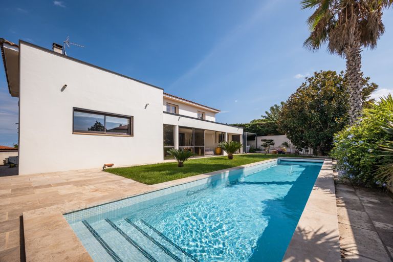 luxury house 7 Rooms for sale on CANOHES (66680)