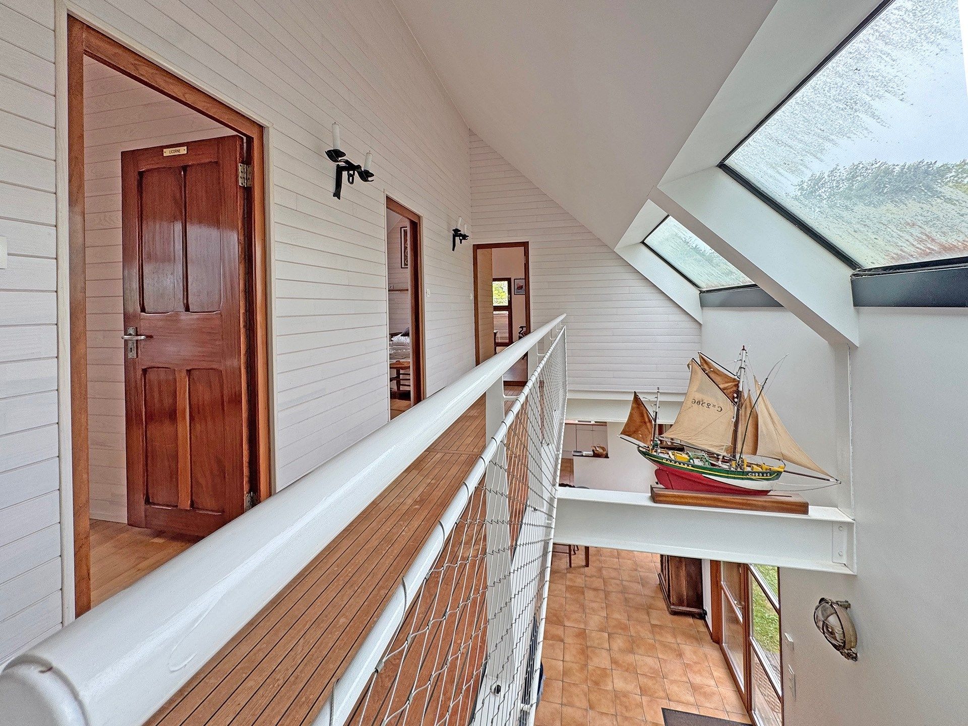 luxury house 9 Rooms for sale on MORGAT (29160)