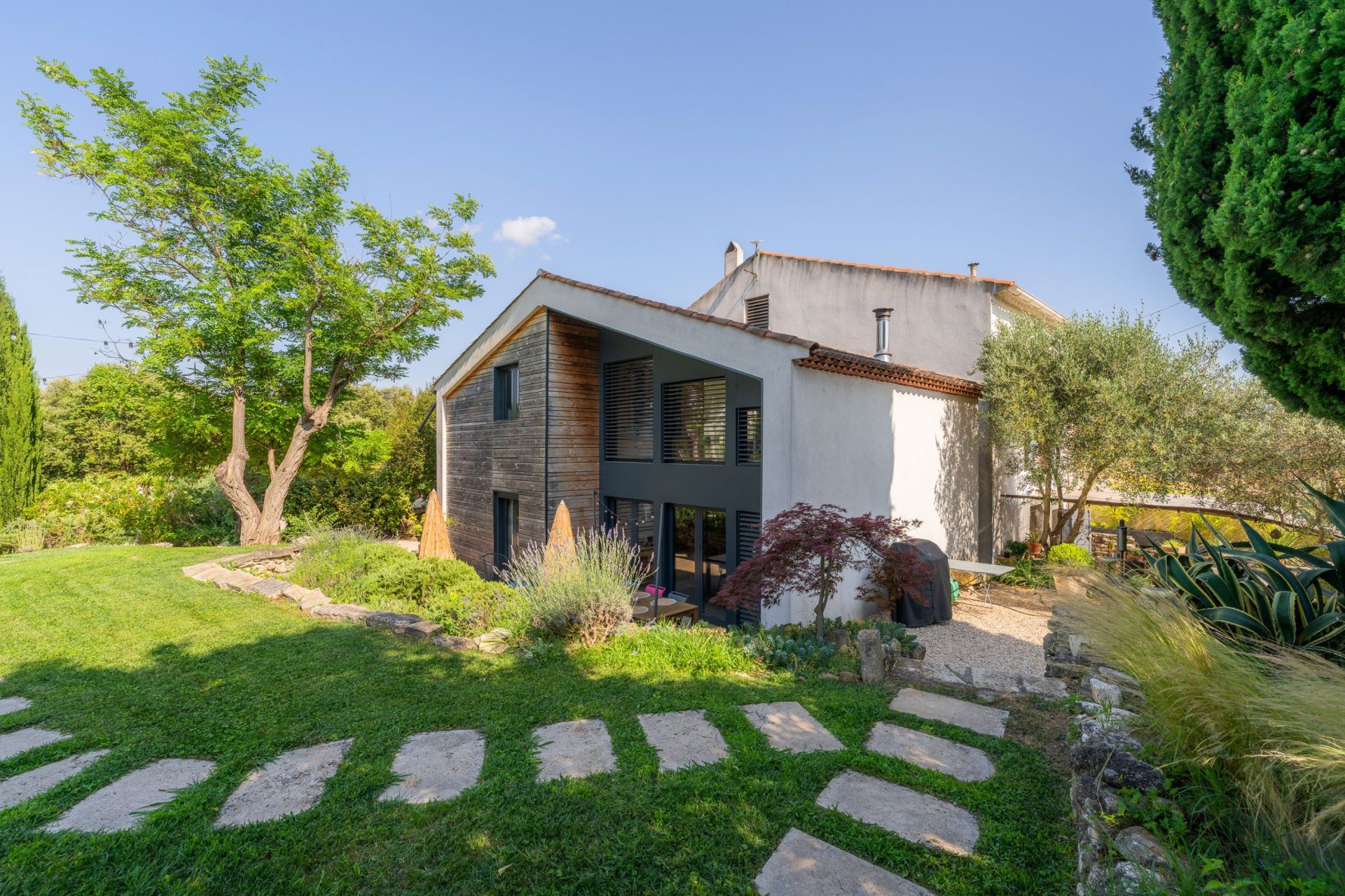 luxury house 7 Rooms for sale on VENTABREN (13122)