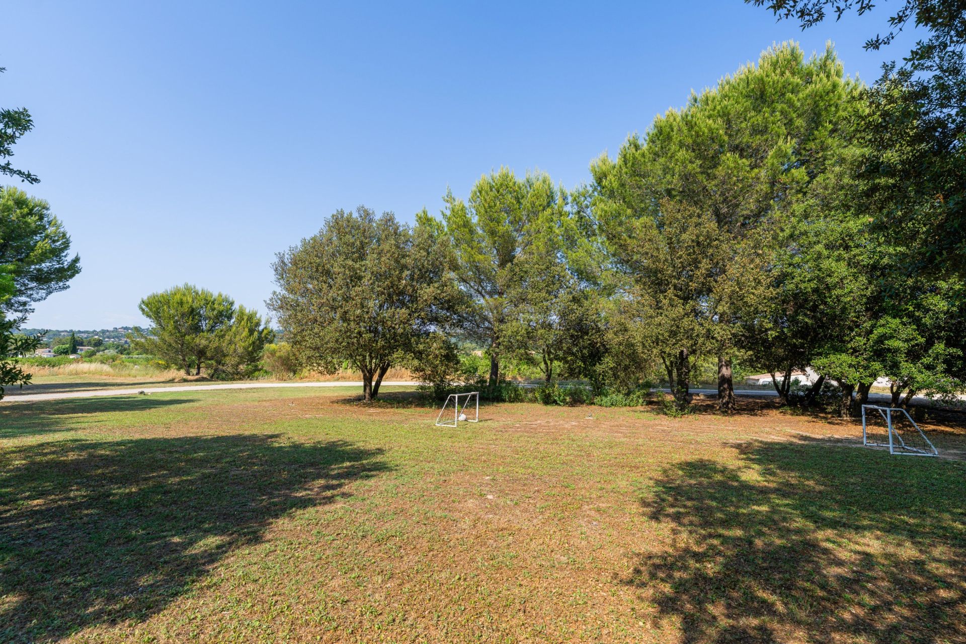 luxury house 7 Rooms for sale on VENTABREN (13122)