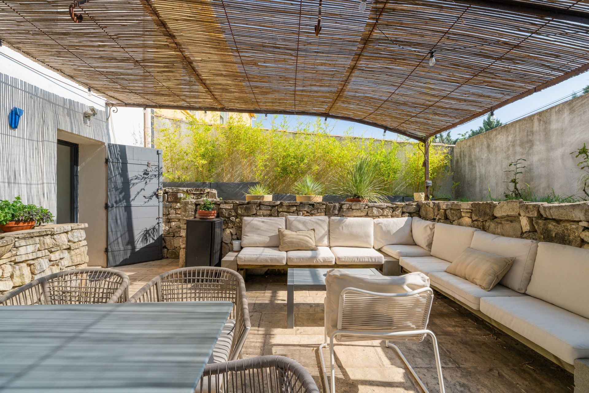 luxury house 7 Rooms for sale on VENTABREN (13122)