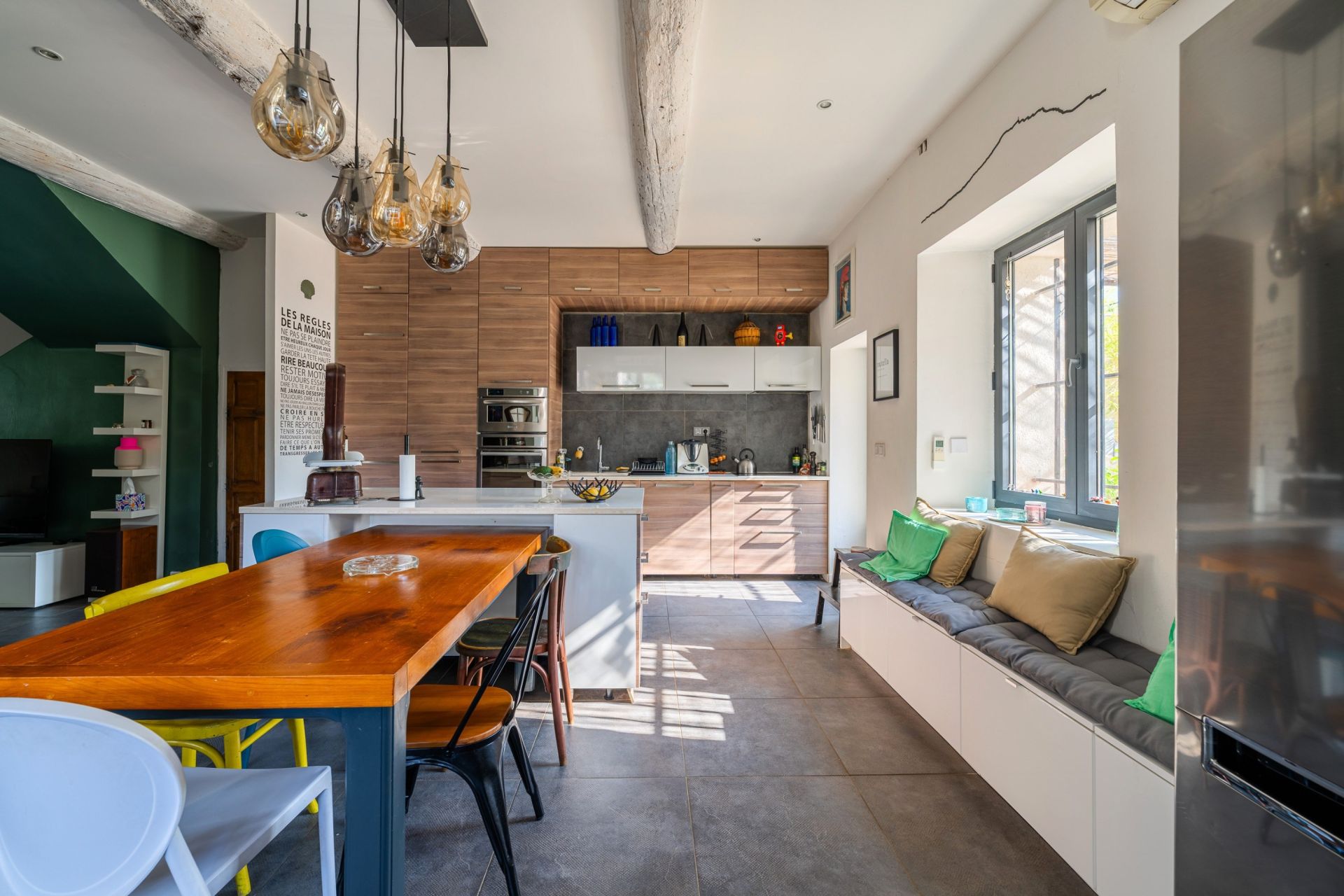 luxury house 7 Rooms for sale on VENTABREN (13122)