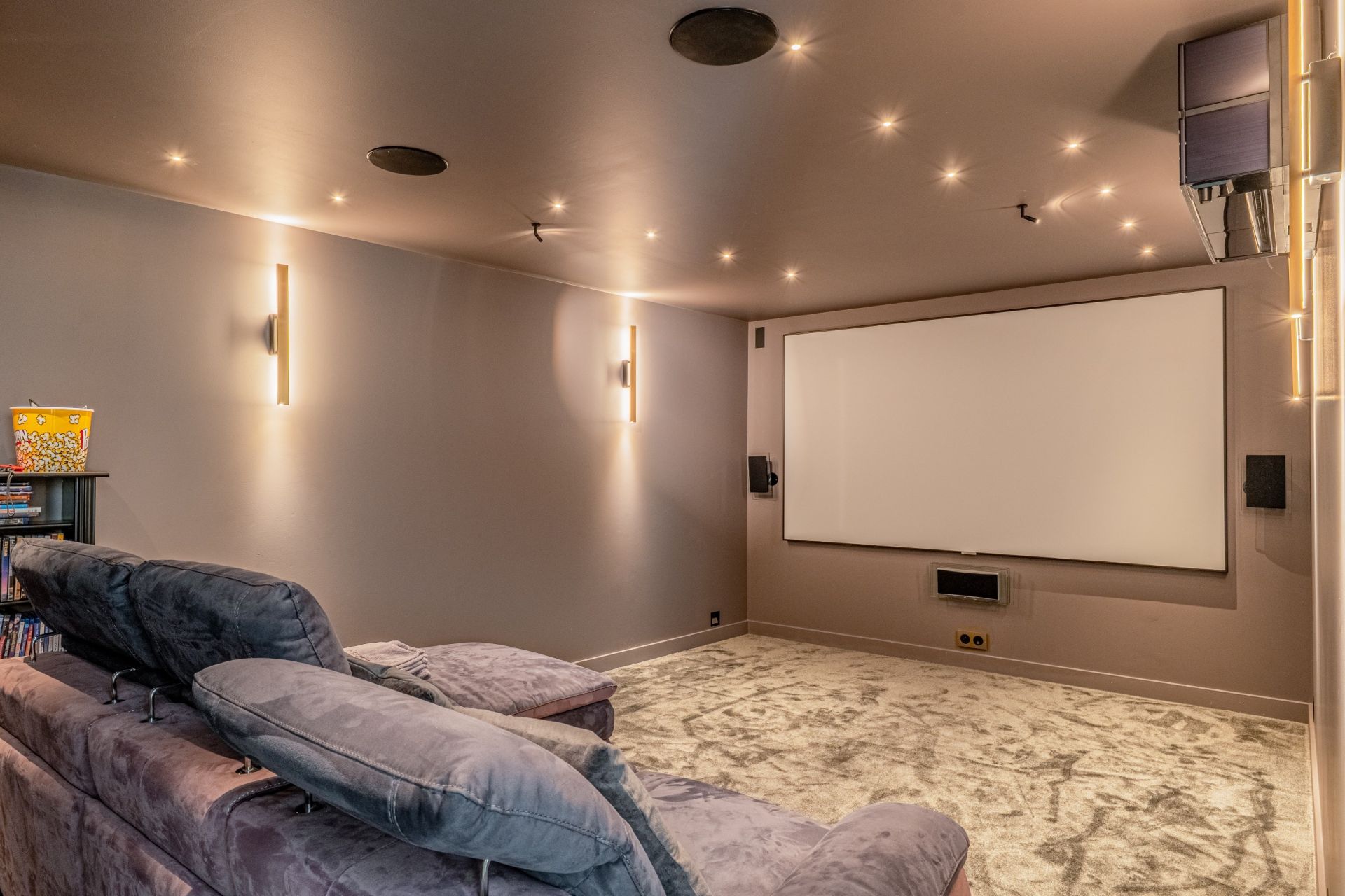 luxury house 9 Rooms for sale on REYRIEUX (01600)