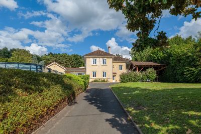 Sale Luxury house Reyrieux 9 Rooms 300 m²