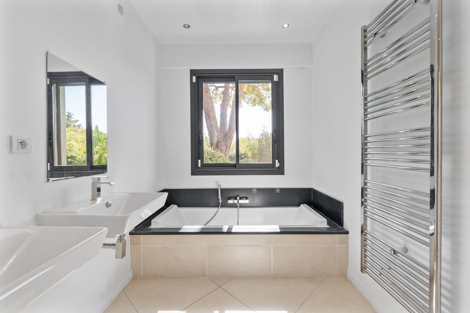 maison contemporaine 4 Pièces en vente sur MOUGINS (06250)