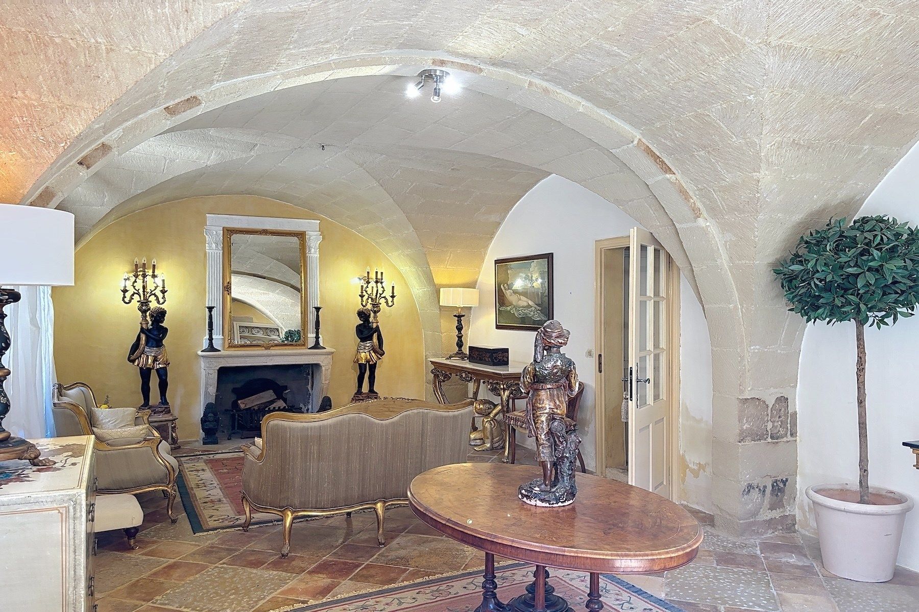 luxury house 12 Rooms for sale on UZES (30700)
