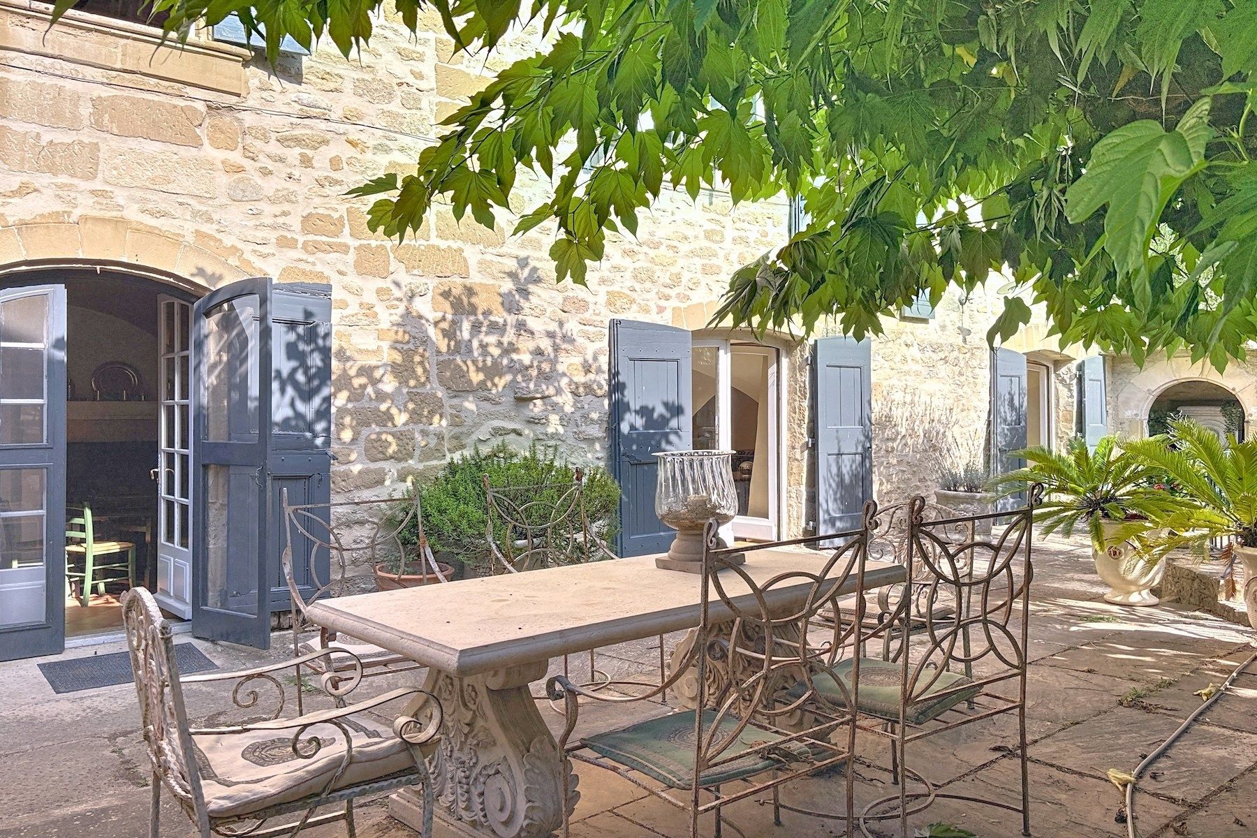 luxury house 12 Rooms for sale on UZES (30700)