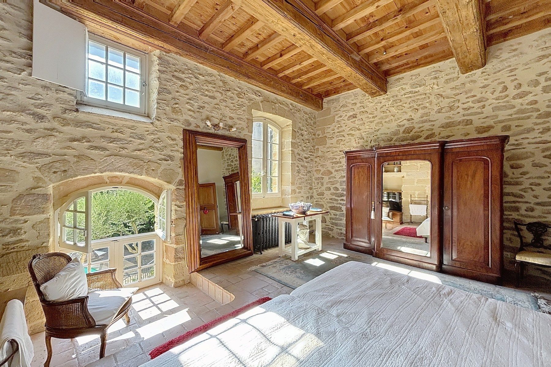 luxury house 12 Rooms for sale on UZES (30700)